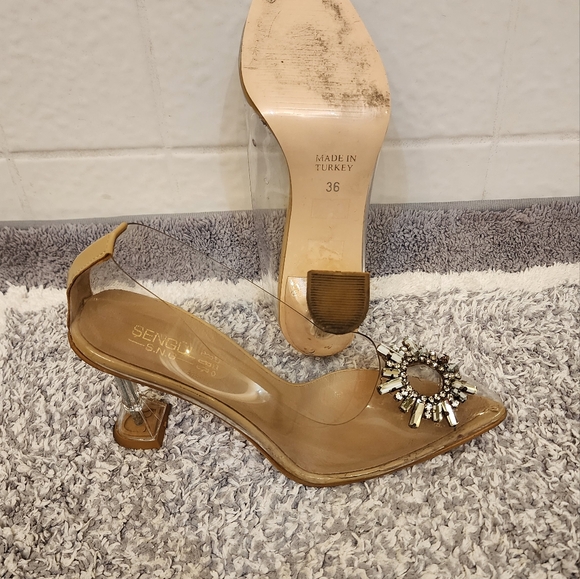 Nude Heel With Clear Stone Emblishment At The Toe. - Picture 4 of 6